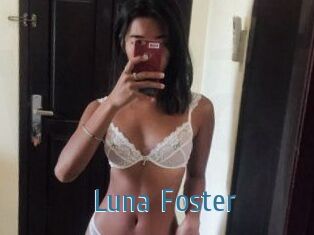 Luna_Foster